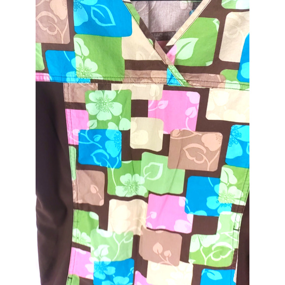 Vintage Cherokee Women's Scrub Top Size Small Pink Blue Brown Faded Look - Picture 3 of 7